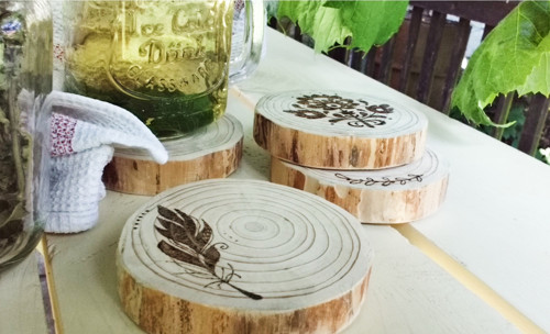 Podšálek pírko - pyrografie — foto 1