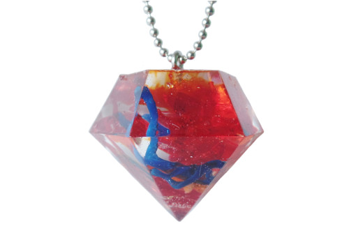 Náhrdelník "Resin" tvar diamant červeno-modrý