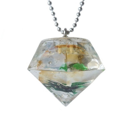 Náhrdelník "Resin" tvar diamant světlý