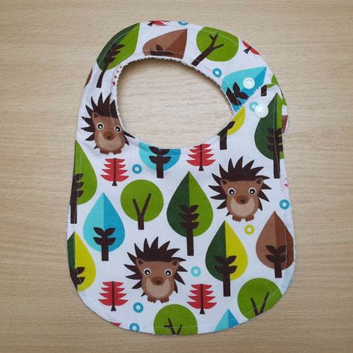 Nepropustný bryndáček ježek v lese — foto 1