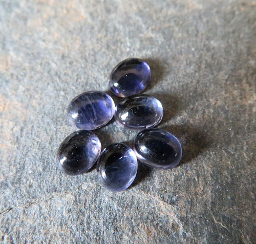Kordierit (Iolit) kabošonek 5x4mm — foto 1