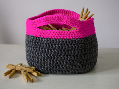 Háčkovaný košík NEON PINK — foto 1