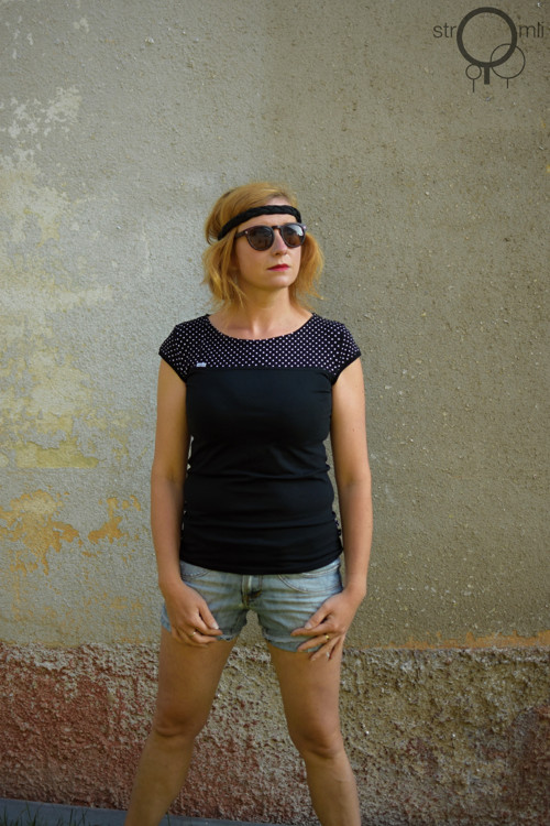 Černé puntíkaté sedlo, vel. S — foto 1