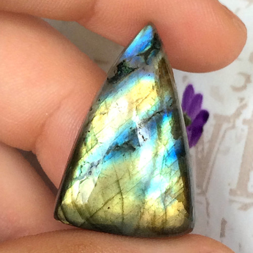 Labradorit kabošon (26x17x5 mm, 20,65 Ct, L189)
