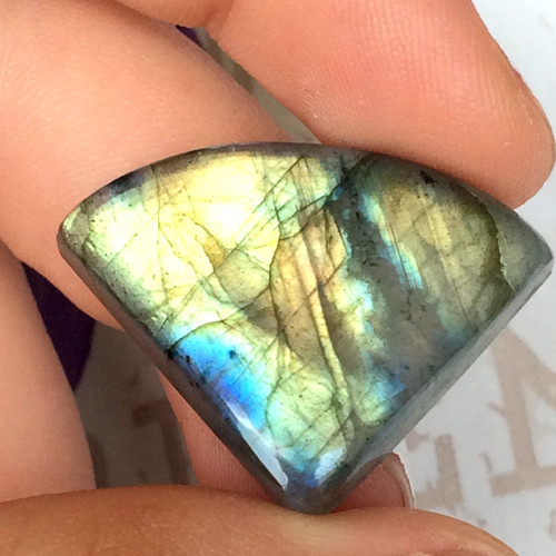 Labradorit kabošon (22x28x5 mm, 23,65 Ct, L192)