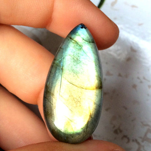 Labradorit kabošon slza (34x11x6 mm, 35,85 Ct,L186