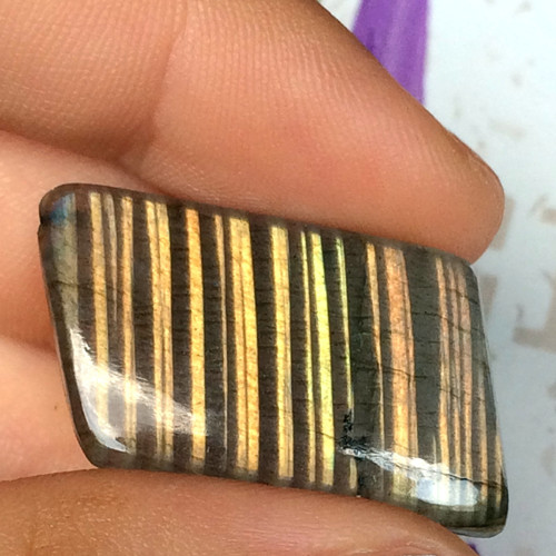 Labradorit kabošon (24x10,5x3 mm, 16 Ct, L188)