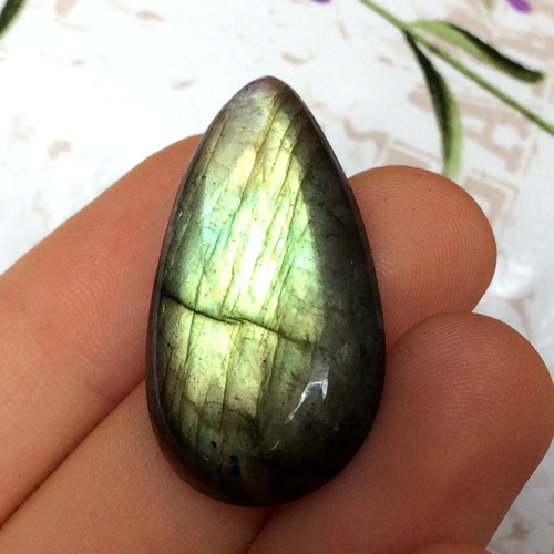 Labradorit kabošon slza (32x12x3 mm, 24,20 Ct,L184