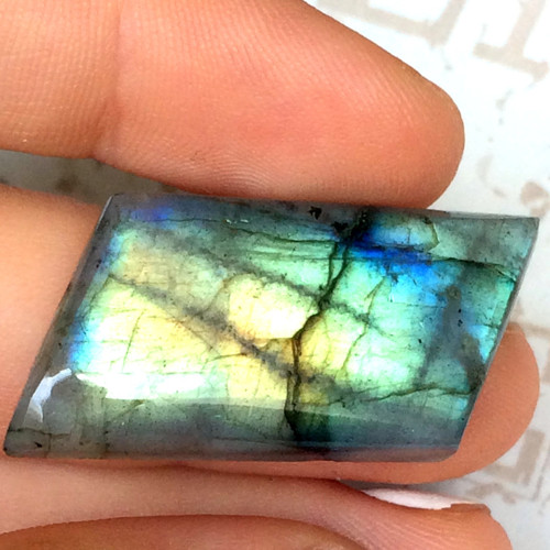 Labradorit kabošon (26x15x5 mm, 30,20 Ct, L197)