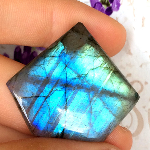 Labradorit kabošon (32x28x4 mm, 37,65 Ct, L201)