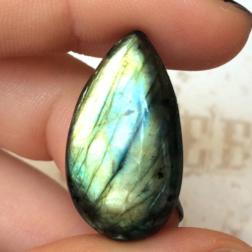Labradorit kabošon slza (25x15x5 mm, 18,20 Ct L166