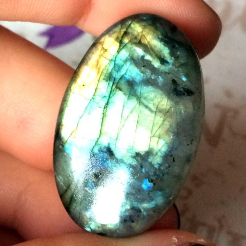 Labradorit kabošon ovál (31x20x5mm, 37,50 Ct, L148