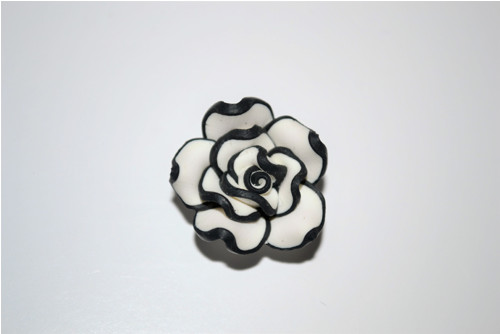 0216 fimo květ bílo-černá 2 cm — foto 1