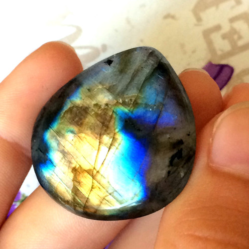 Labradorit kabošon slza (31x33x4 mm, 45 Ct, L155)