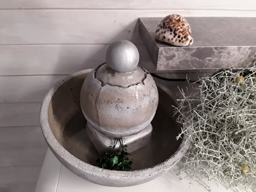 Beton-fontána "Concrete sphere" — foto 1