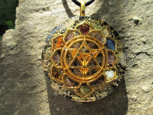 Org. šperk ,, Sri Yantra v čakrách " — foto 1