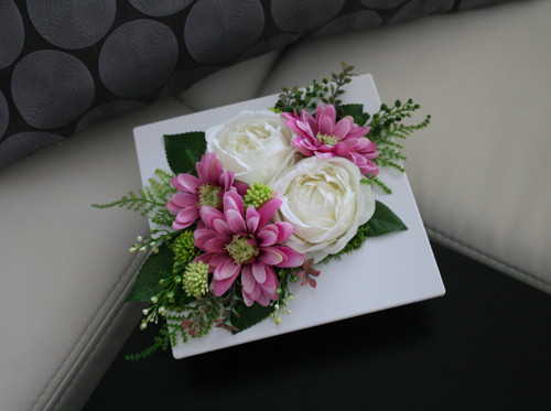 Ikebana s kaméliemi a chryzantémami — foto 1