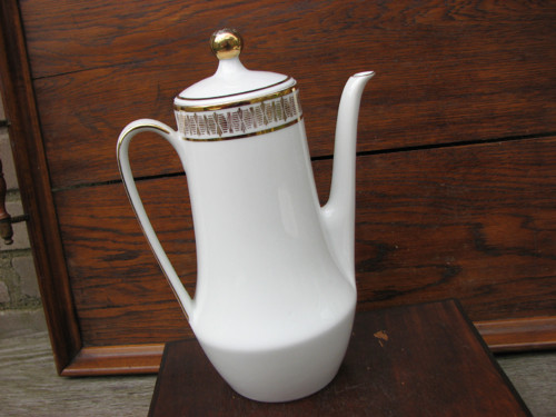Za zlatým koncem...porcelánová konvice