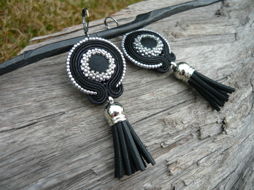 Soutache Náušnice Black&Silver střapcové — foto 1