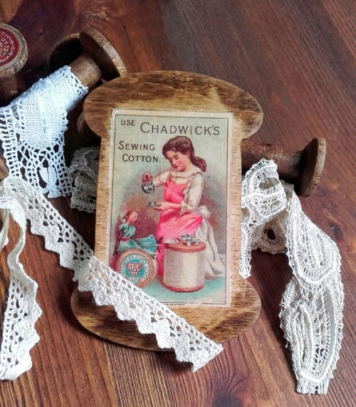 Špulky - vintage špulka plochá Děvčátko s panenkou