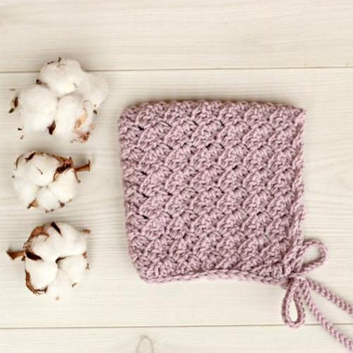 Čepička newborn háčkovaná starorůžová — foto 1