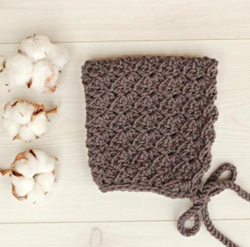 Čepička newborn háčkovaná hnědá — foto 1