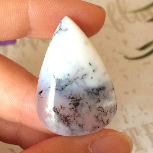Dendritický opál kabošon slza (DO004, 31x21x3mm)