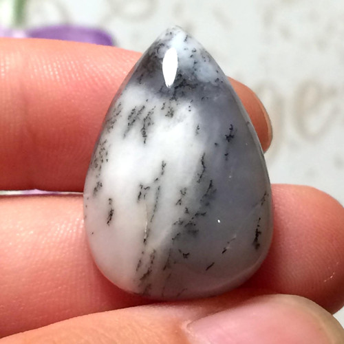 Dendritický opál kabošon slza (DO008, 24x16x5mm)