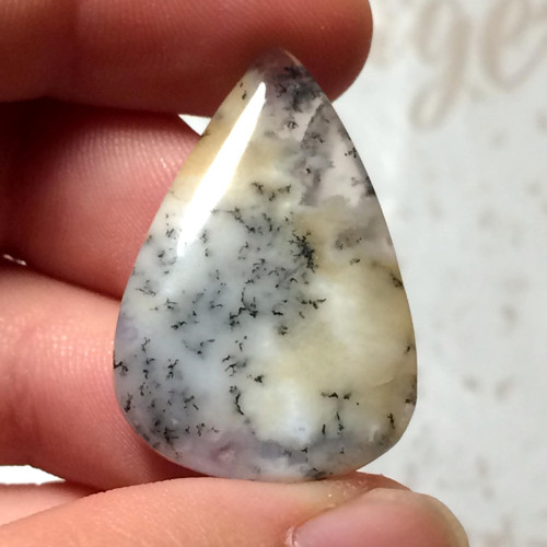 Dendritický opál kabošon slza (DO010, 28x19x2mm)