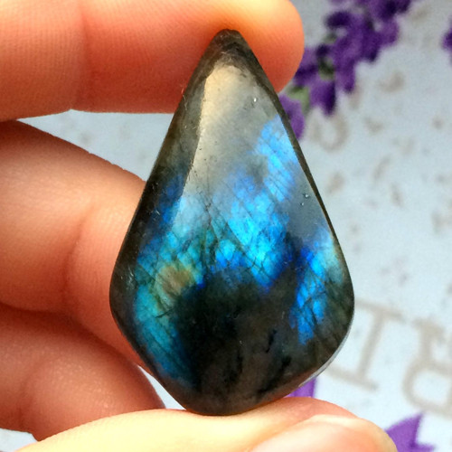 Labradorit kabošon slza (34x20x5mm, 33,40Ct,L250)