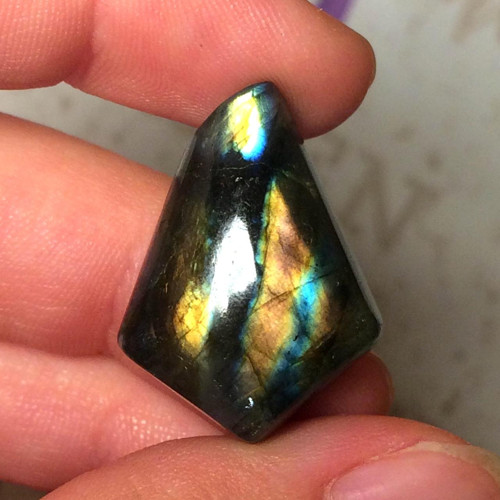 Labradorit kabošon (24x18x5 mm, 26,45Ct, L253)