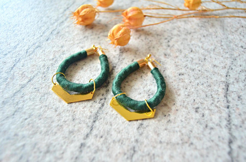 Náušnice Dark Green Gold Arrow — foto 1