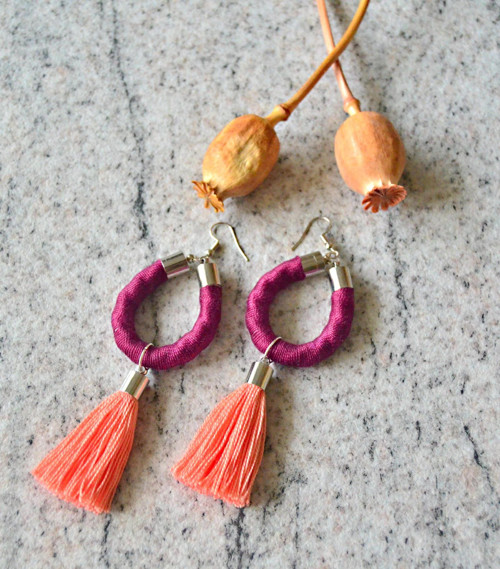 Visací náušnice SILVER BORDEAUX SALMON TASSEL — foto 1