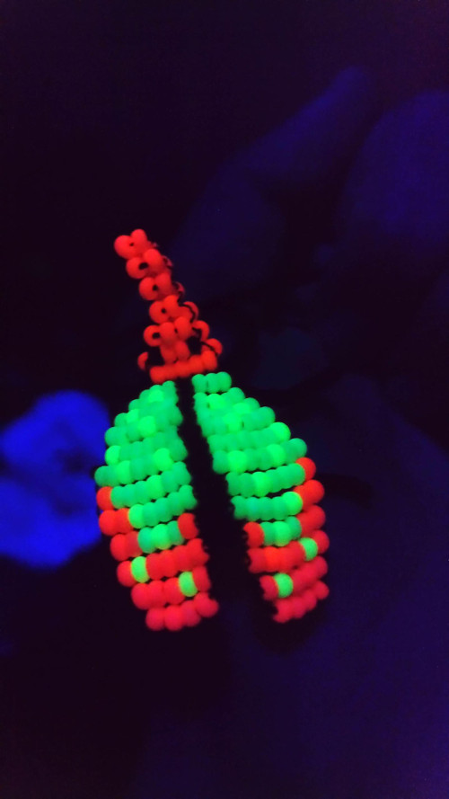 Náhrdelník UV Pink-Green Beetle — foto 1