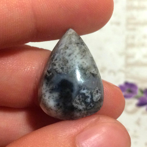 Dendritický opál kabošon slza (DO020, 20x15x4mm)