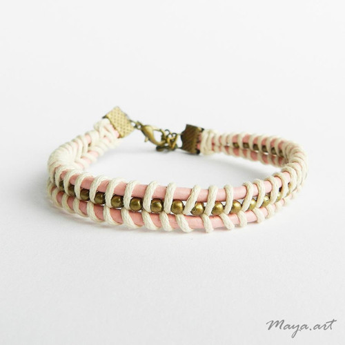 Bílo-růžový náramek WRAP BRACELET — foto 1