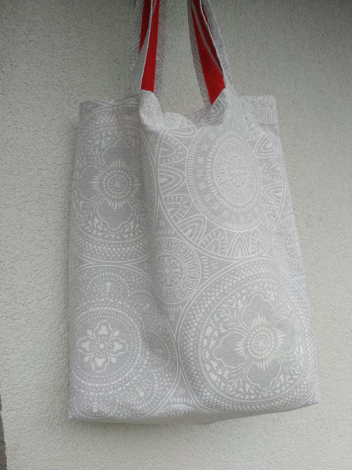 Mamdala bílo šedá — foto 1