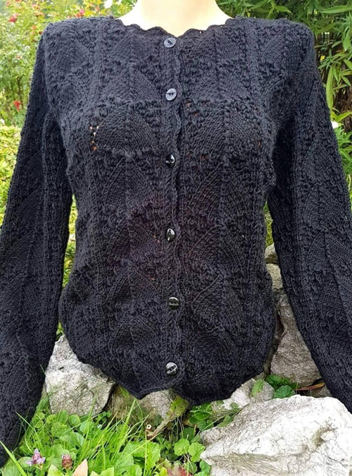 Černý propínací svetřík — foto 1