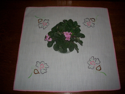 Elegantní kvítí - ručně vyšíváné - 69 x 70 cm