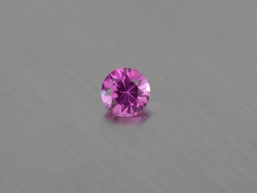Rubín syntetický červený korund 1.5 mm kulatý