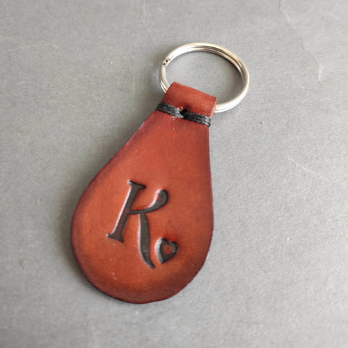 Klíčenka s písmenem (klasika z kůže)