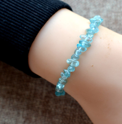 APATIT LAGUNA BLUE*CHIPSY*náramek z minerálu
