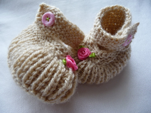 Bačkůrky béžové s kytičkou-9-10cm-sleva
