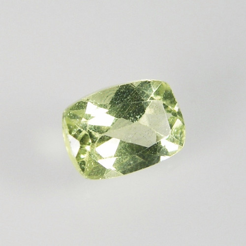 Zeleně žlutý Apatit, 0,98 ct., 7,0x5,1x3,5 mm