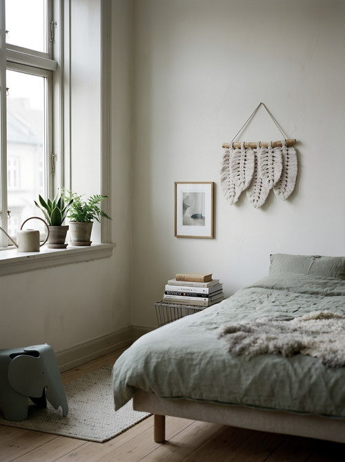 Macramé peříčka bílá, závěsná dekorace