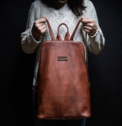 Woman Leather Backpack in Wood Honey colour