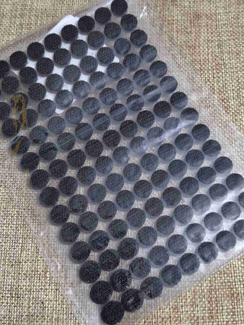 Suchý zip samolepicí kolečka Ø10 mm černá — foto 1