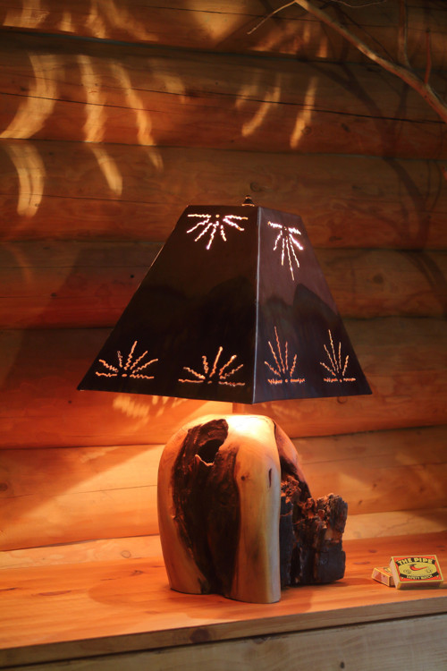 Dřevěná lampa s měděným stínítkem-„SVÍTÁNÍ" L