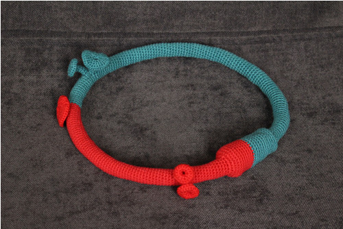 Elegantní a minimalistický háčkovaný háhrdelník