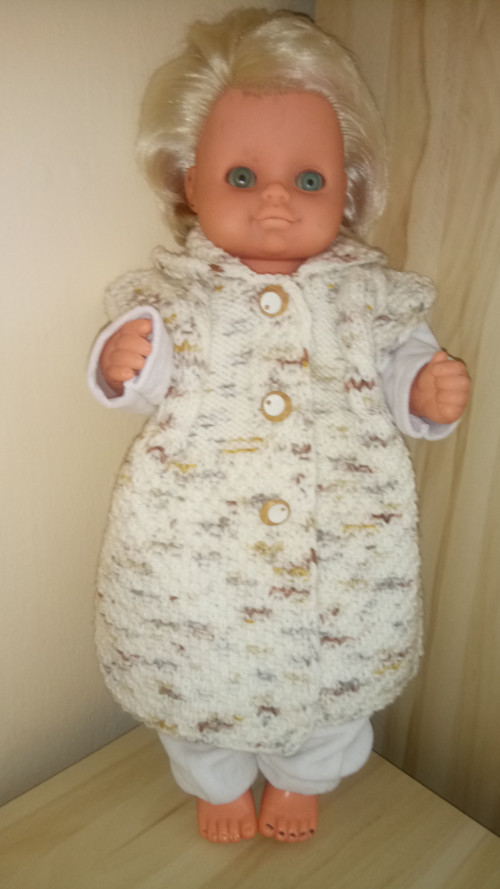 Dlouhá vesta na panenku, ale i na dítě
